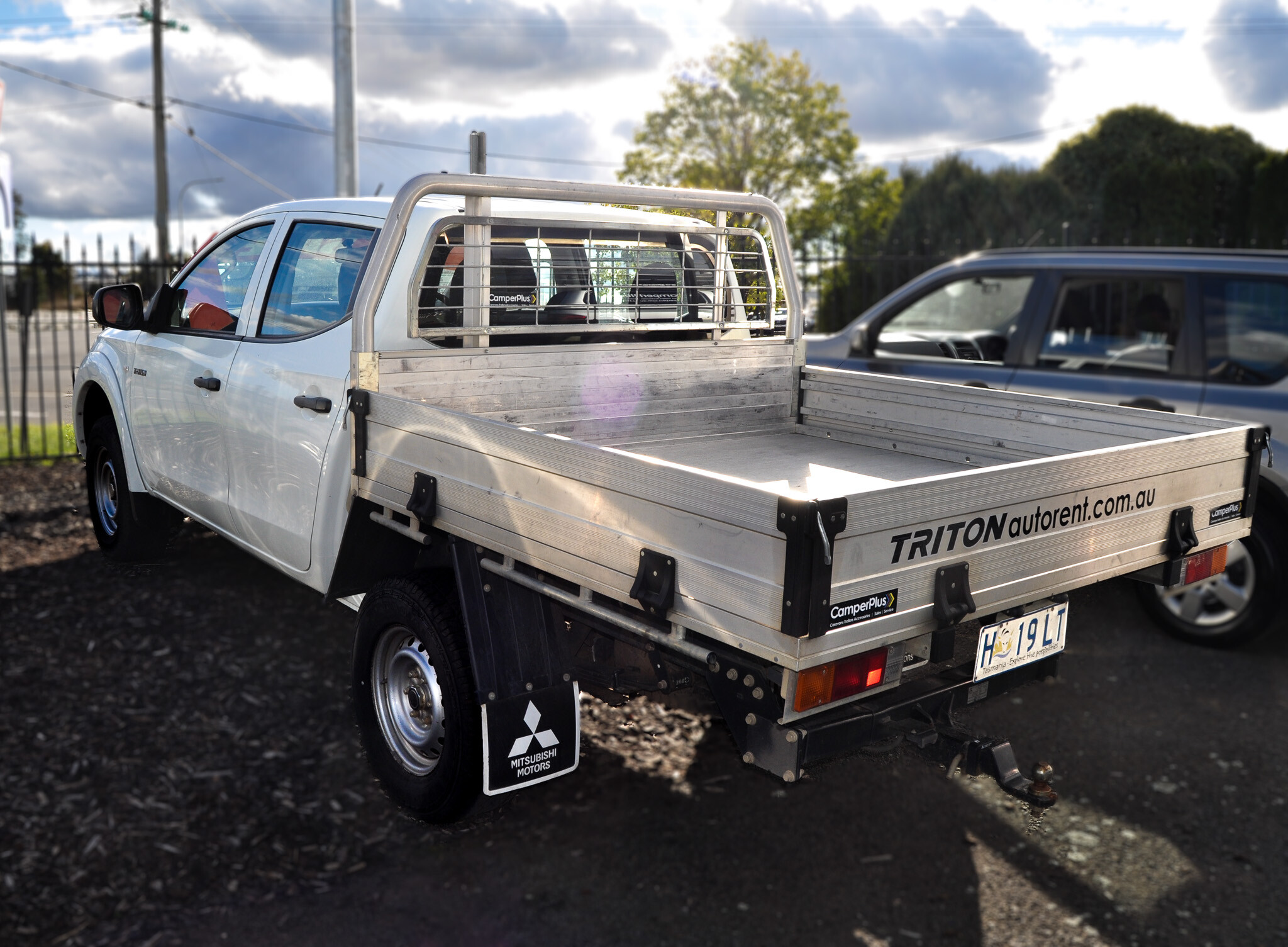 Mitsubishi Triton Tray